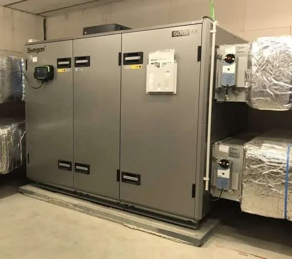 GOLD RX Air handling unit with rotary heat exchanger
เครื่องจัดการอากาศที่ประหยัดพลังงานที่สุดในตลาด พร้อมระบบควบคุมที่เป็นเอกลักษณ์ ครอบคลุม และใช้งานง่าย
GOLD RX is a complete air handling unit with rotary heat exchanger, direct-driven supply air and extract air fans as well as supply air and extract air filters. Temperature efficiency, heat exchanger up to 85% Air flows up to 50.400 m³/h Variable speed control for rotary heat exchanger Recovers heat energy and cooling energy Optimised fan sizes give greater freedom to choose exactly the right size of air handling unit and fan variants to suit the needs of the installation. This also gives even greater possibilities to optimise the energy efficiency of the current project Rotary heat exchanger RECOnomic / RECOsorptic
A rotary heat exchanger consists of an aluminium wheel with numerous small air passages. Energy is transferred between the supply air and extract air or vice versa when the wheel rotates. This is the most energy efficient heat recovery method with a temperature efficiency that always exceeds 80%. Thanks to a patented design with a turbulent flow in the air passages, RECOnomic attains a uniquely high degree of energy efficiency. Swegon’s rotary heat exchanger is also available in an sorption version (RECOsorptic), which increases the energy efficiency further through the product dehumidifying or recovering moisture depending on the conditions and needs. Full control over air quality
On account of the unique combination of purging sector and Carry-Over Control functionality, the risk of leakage between the extract air and supply air is minimised, which ensures the building is always ventilated with fresh air. GOLD RX/HC – integrated cooling and heating
The new generation of GOLD introduces many new opportunities. One major addition is GOLD RX/HC, a plug-and-play solution for integrated cooling and heating production. Thanks to an integrated reversible heat pump it is now easier than ever to create a comprehensive ventilation system. Incredibly easy to plan, install and commission. Furthermore, all functions are easily accessible via GOLD’s user interface.